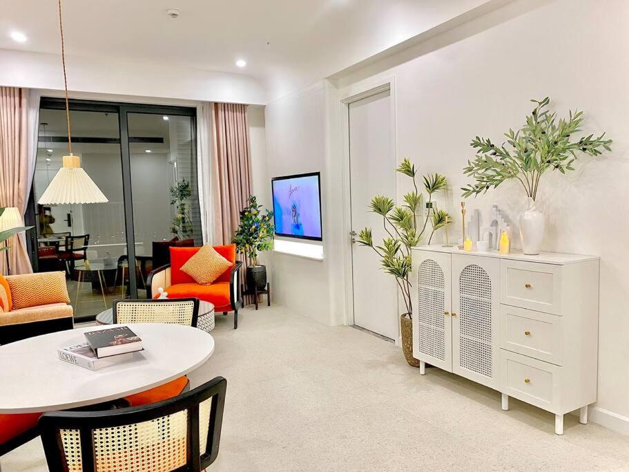 02 bedroom _ ocean view _ sunset town