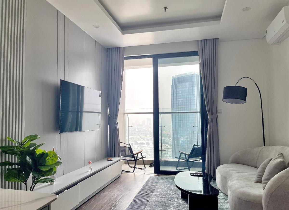 2702 HHG Apartment