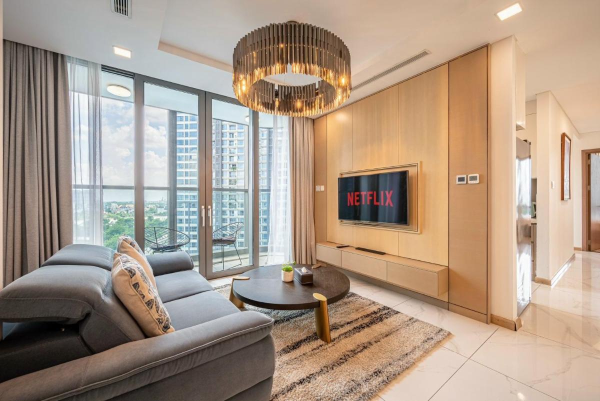 3 Bedrooms with pool view