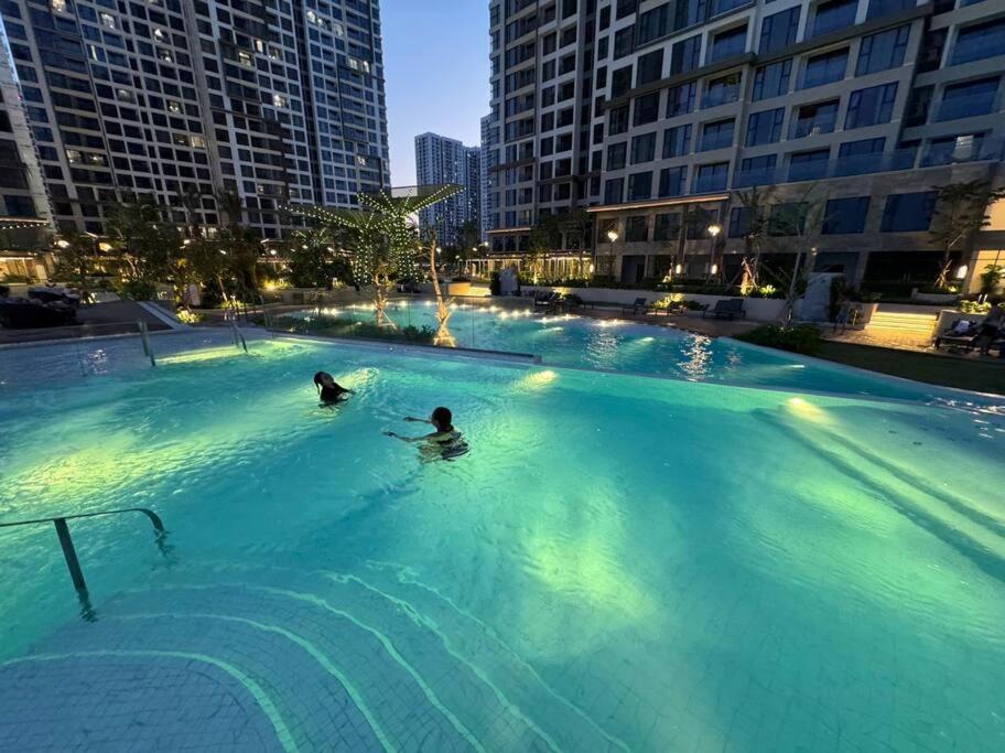 3 BRs luxury Apt with Vincom mall near