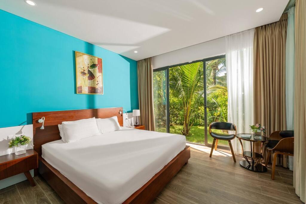 4BR Villa Near The Beach & Shared Pool