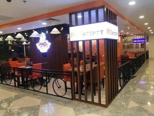 5 minutes to Tan Son nhat airport