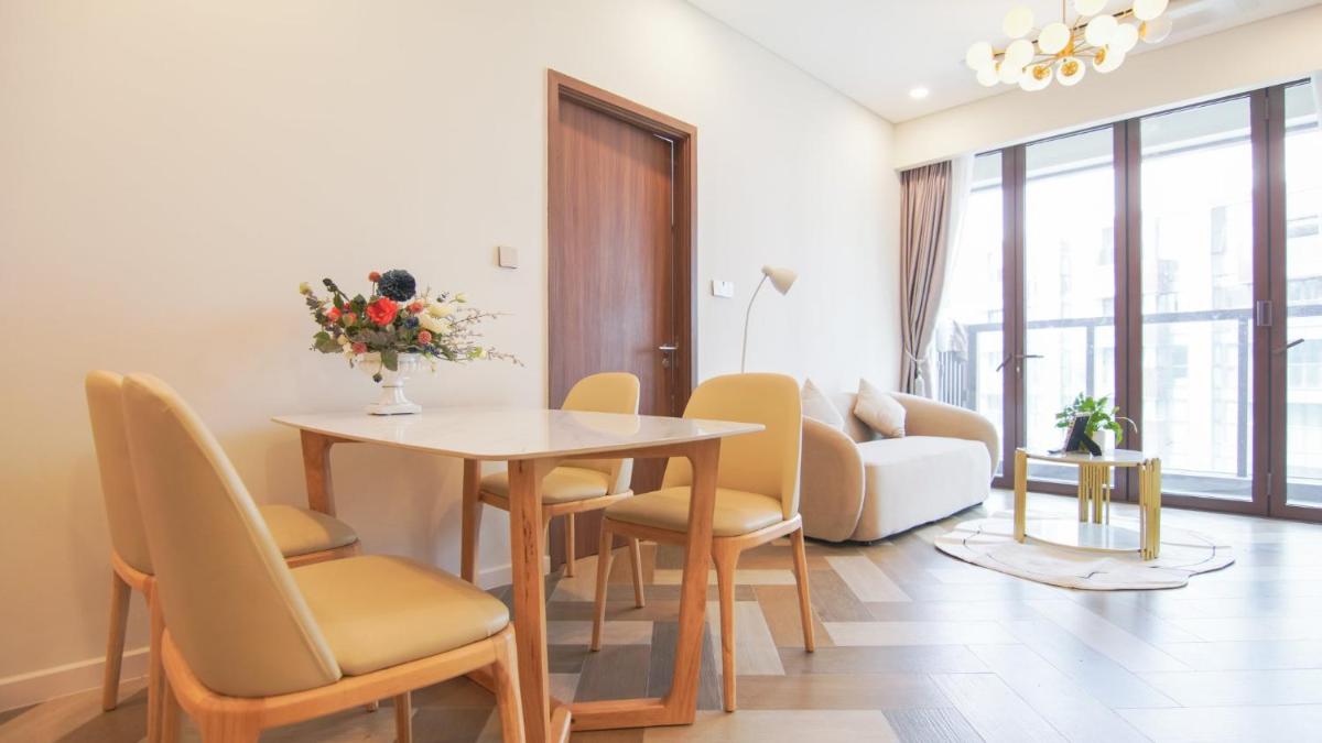 A BEAUTIFUL 1 BR APT at METROPOLE THU THIEM