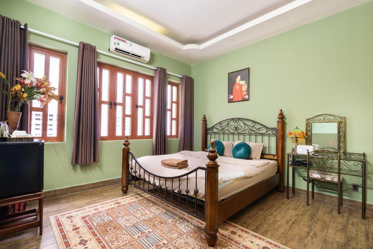 A Little Saigon Hotel - Bui Vien Walking Street