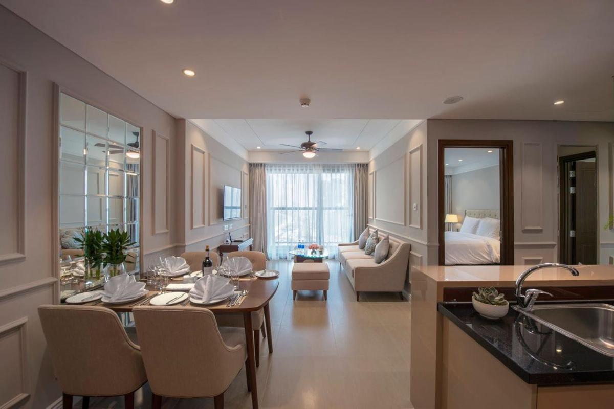 Altara suites 2 bedrooms - My Khe beach in front.