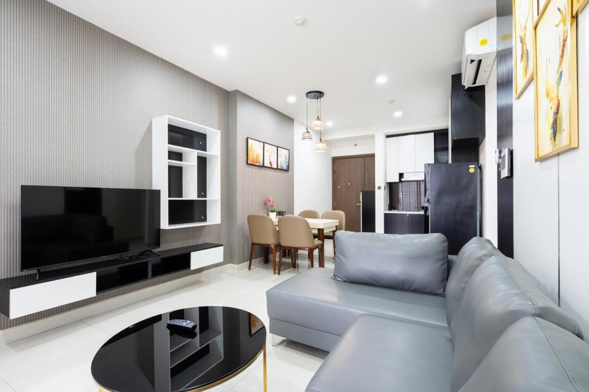 Best price Saigon Royal 2 bedrooms apartment