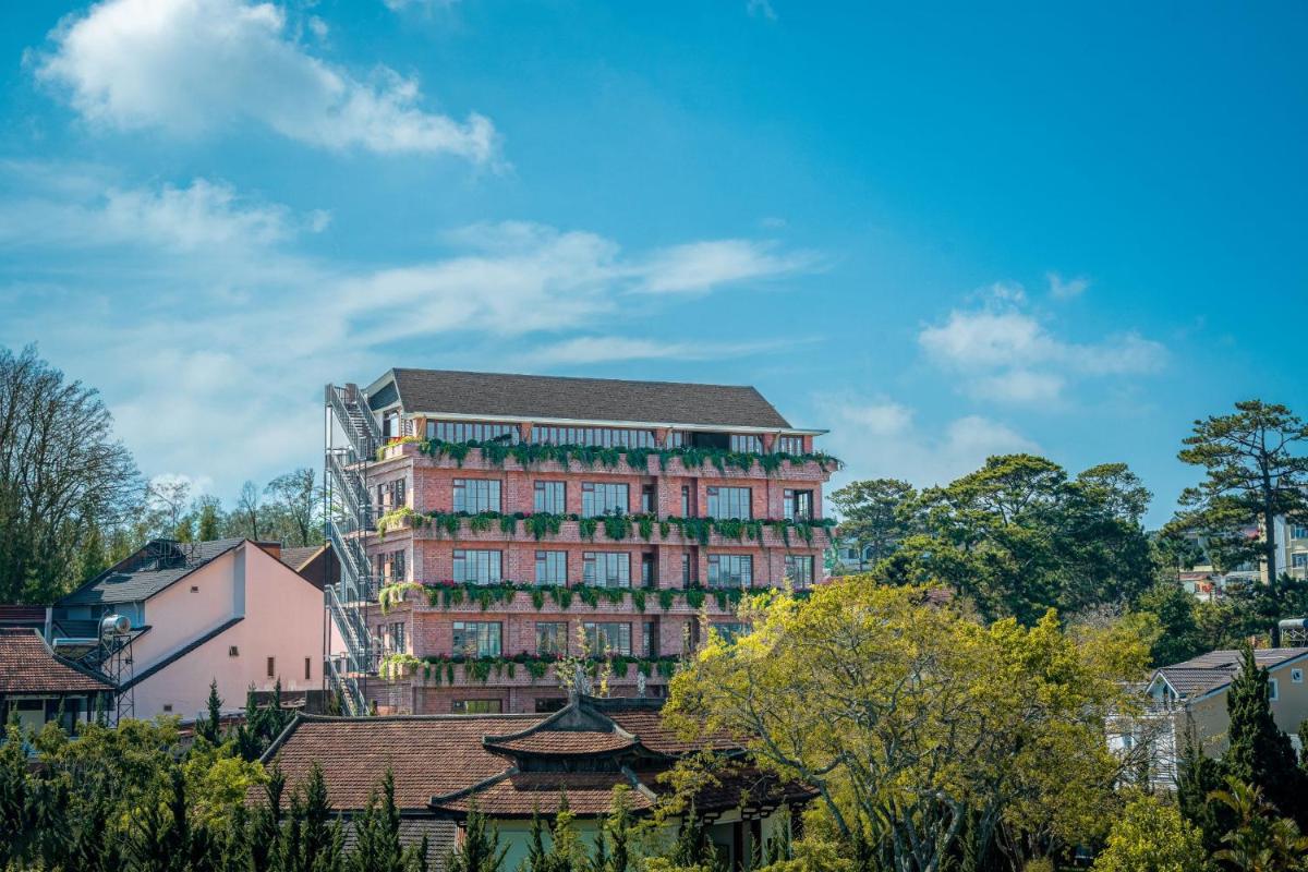 Brick House Dalat Hotel