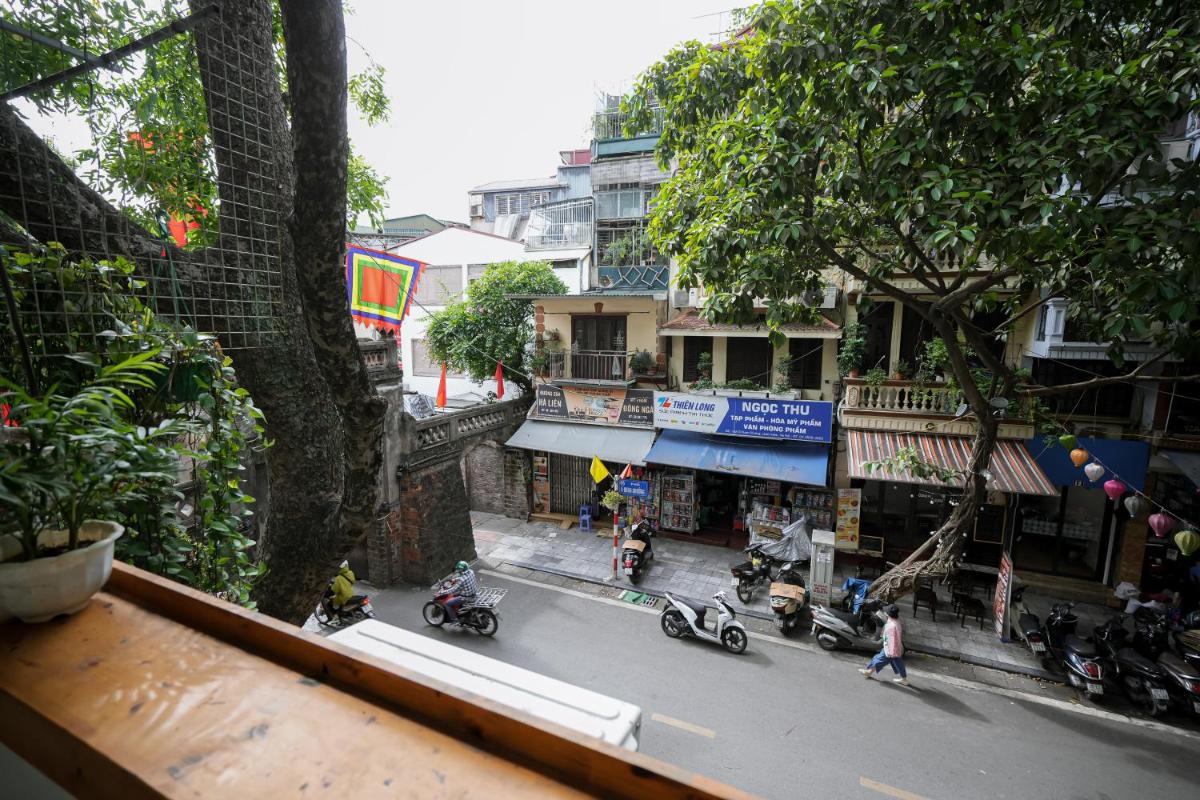 Căn hộ nhỏ xinh xắn có ban công nhìn ra phố