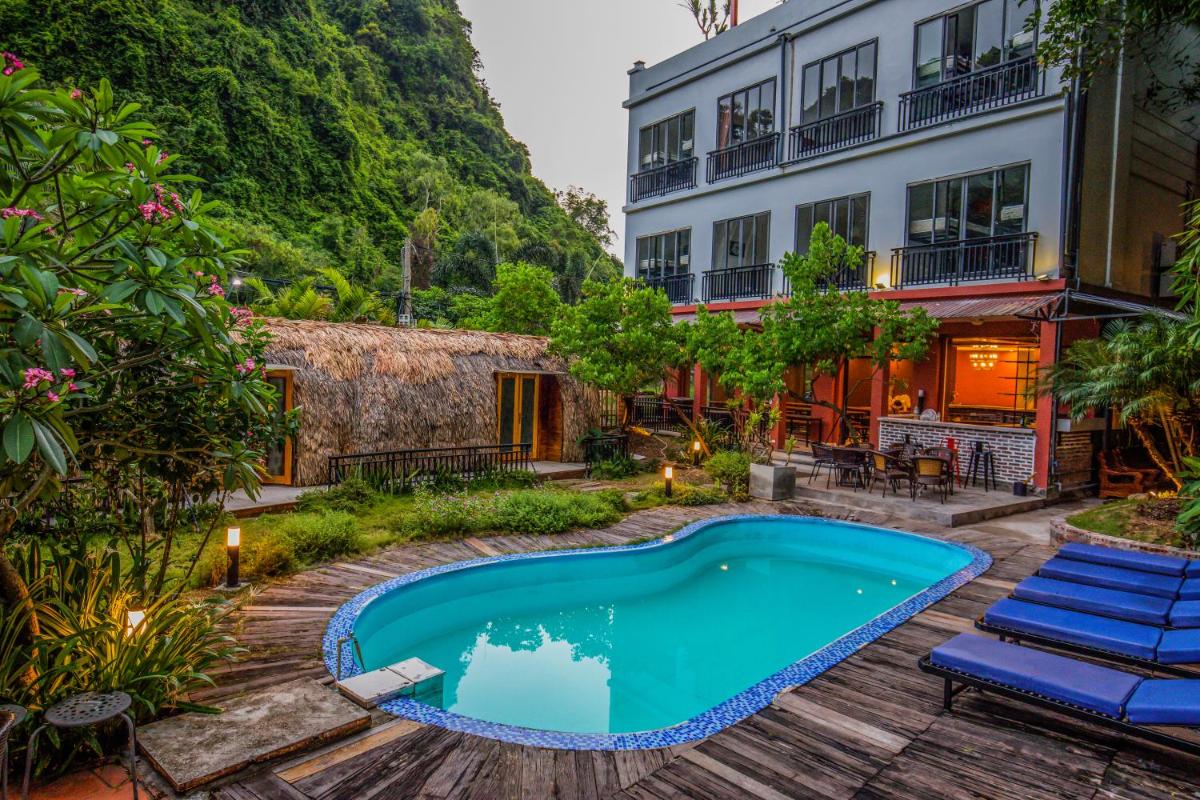 Catba Backpackers Hostel & Pool Bar