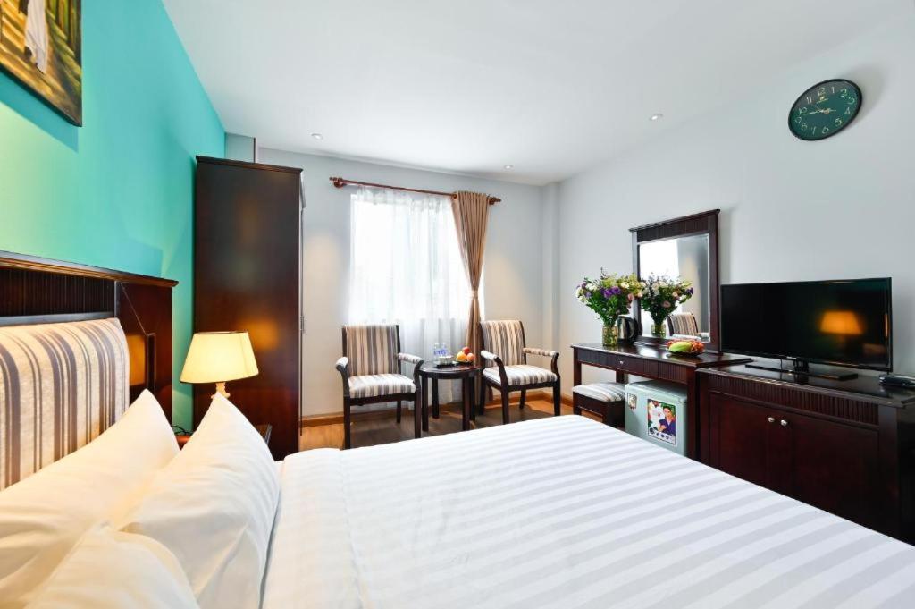 Cherry Hotel - 8A/8D, 2 Thai Van Lung, Quận 1 - by Bay Luxury