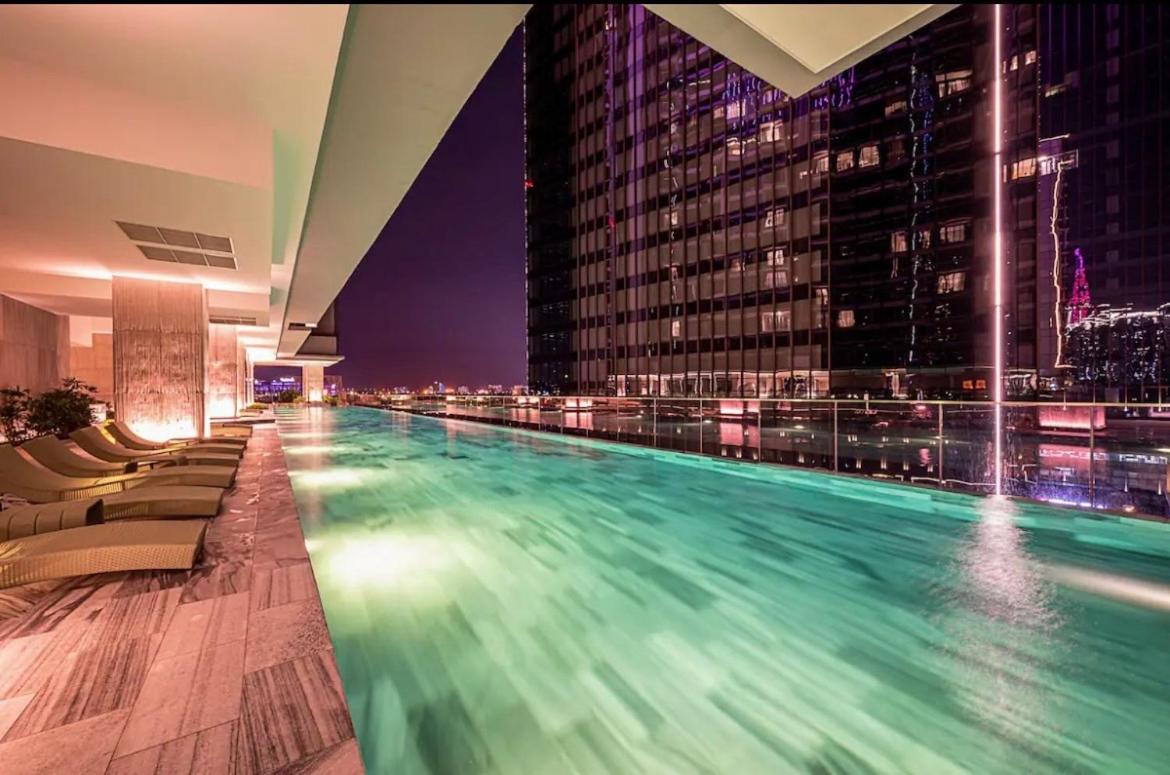 Chic, Unbeatable LOCATION, Great Value!!!