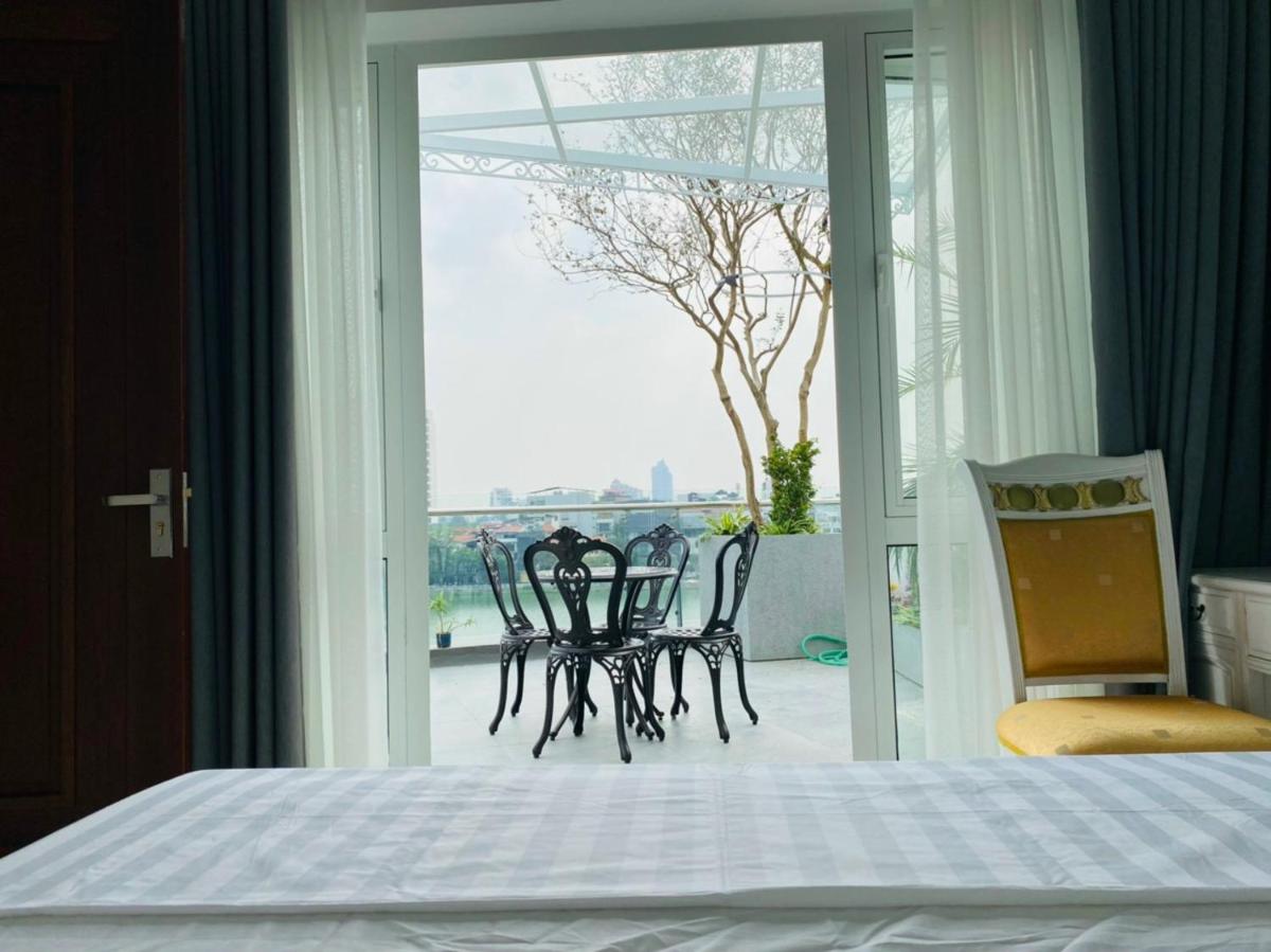 Cho thuê căn hộ sân vườn tầng 6 view Hồ Tây