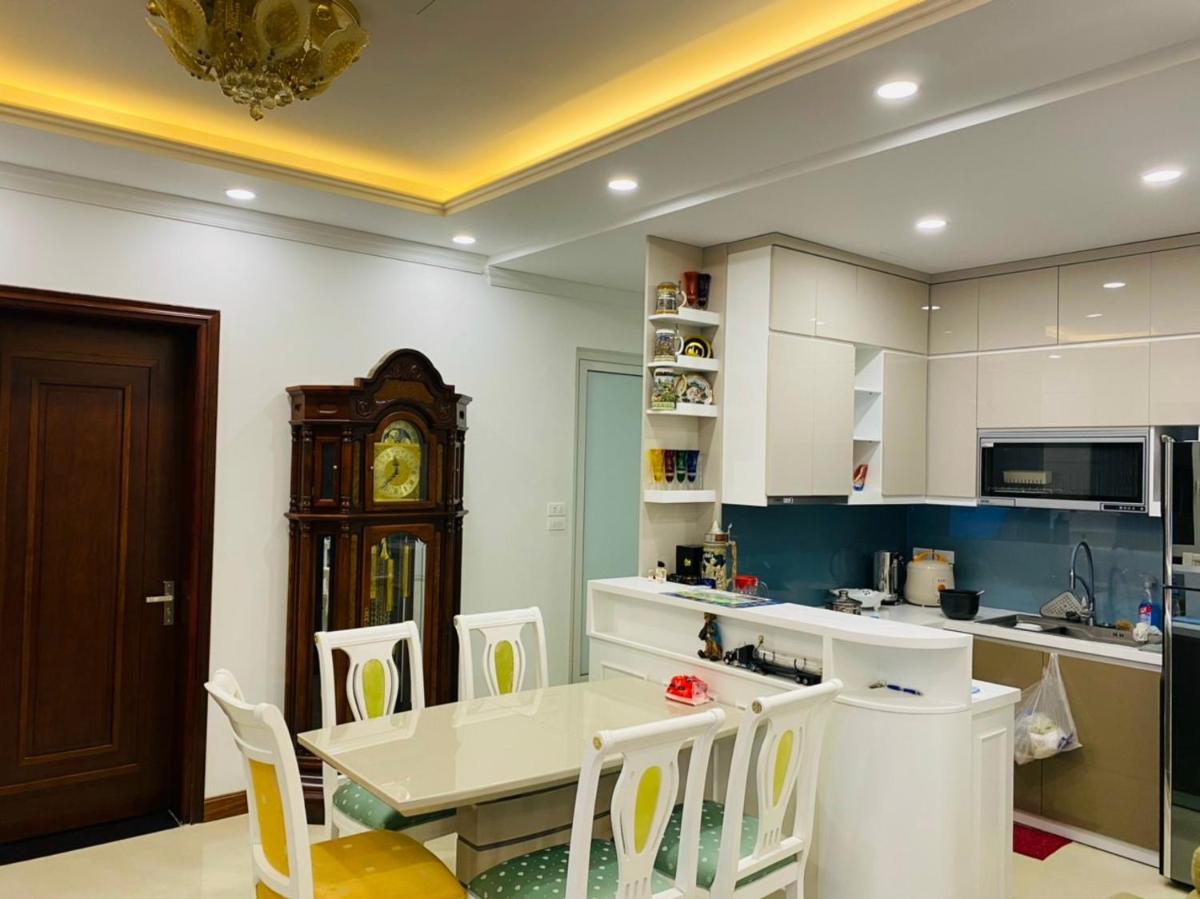 Cho thuê căn hộ tầng 6 view Hồ Tây