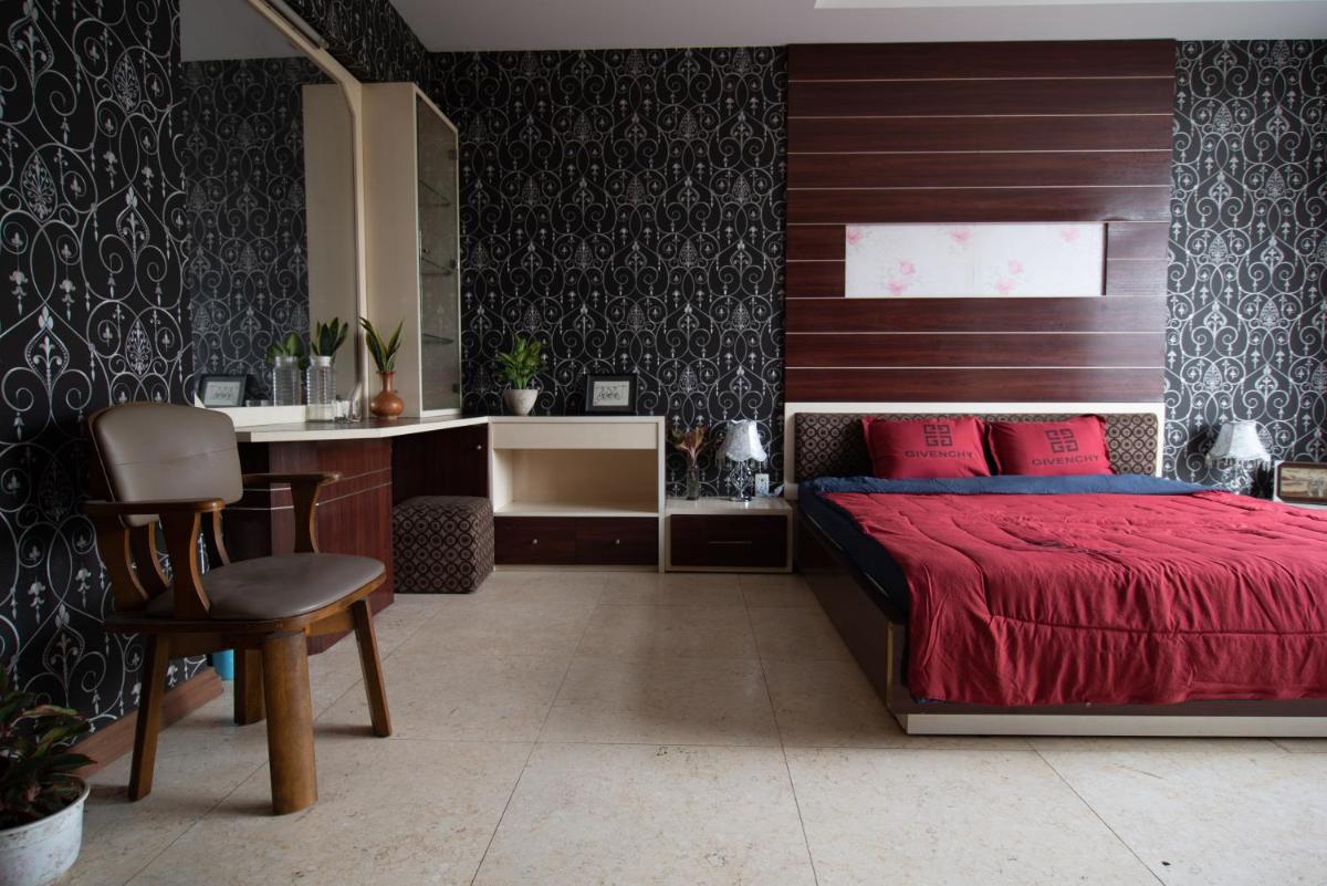 Cozy bedroom close to TSN Airport