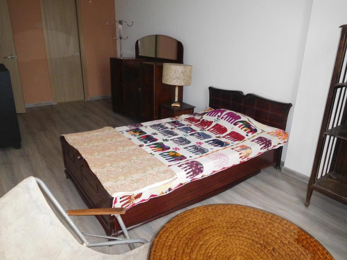 DON'S bedroom for only 1 male guest
