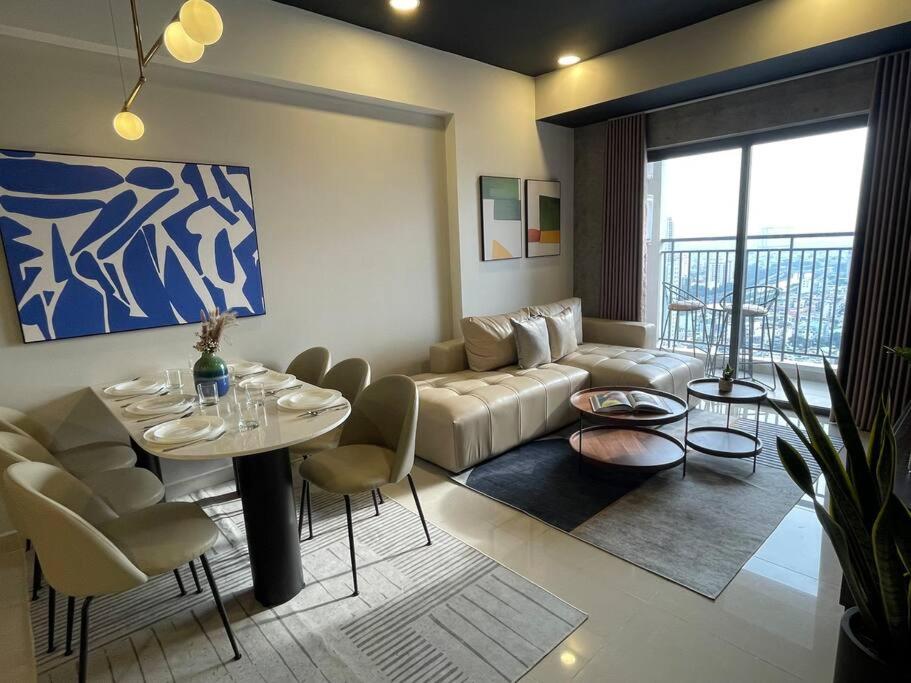 Downtown Saigon, District 1, 3 Bedroom + 2 WC Modern Condo Near Bui Vien