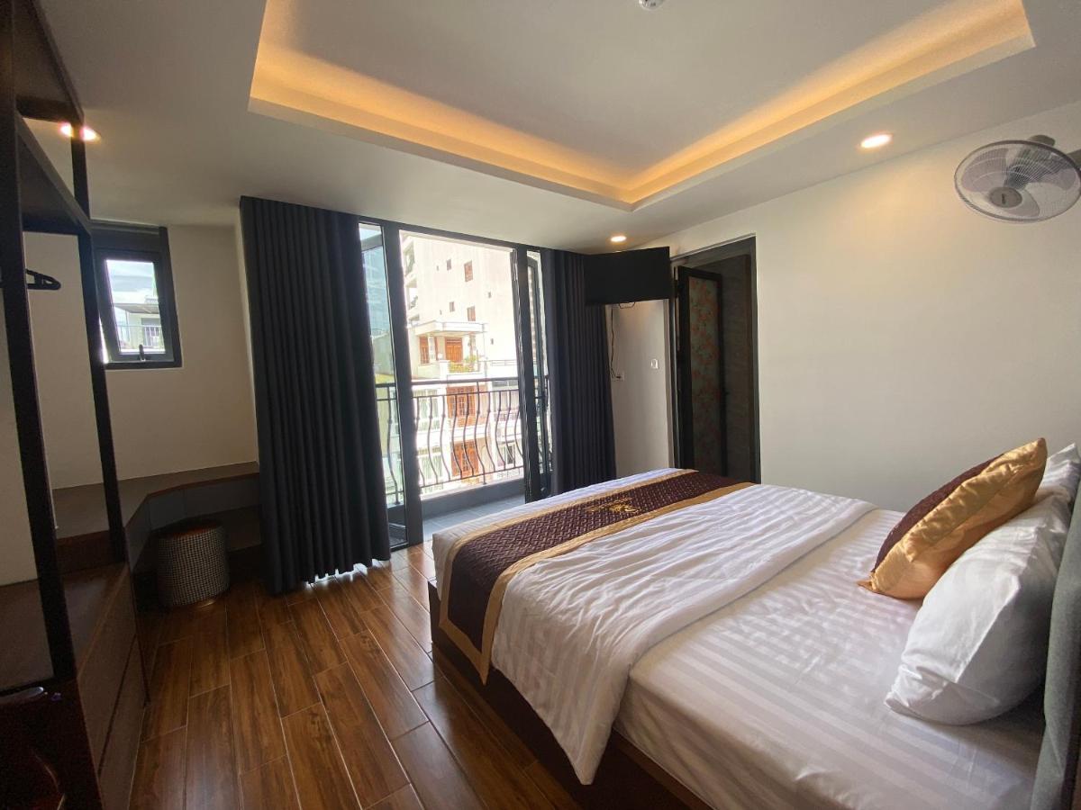 Dreamland Hotel