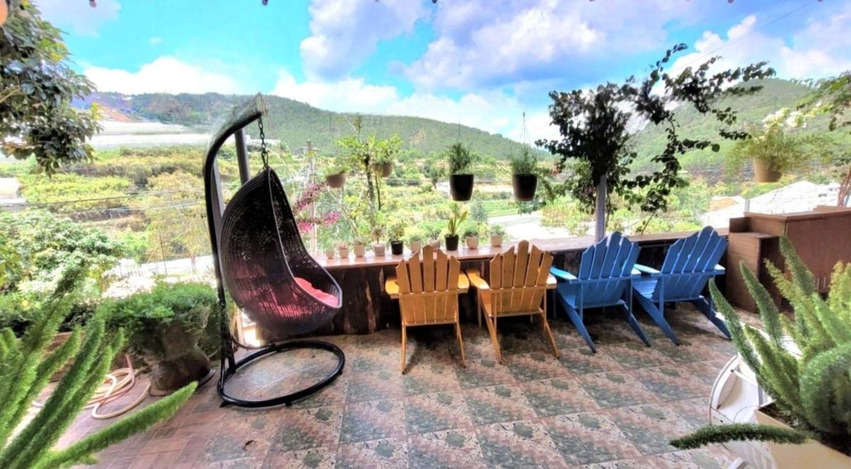 Hiên Nhà Có Hoa Homestay
