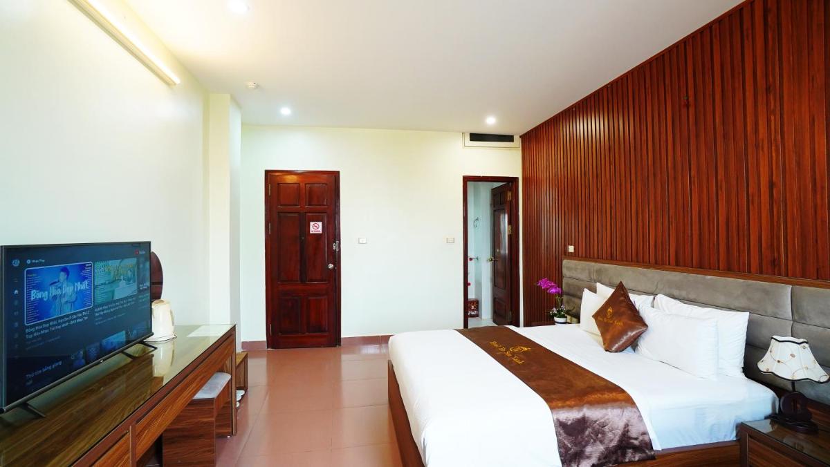 Ho Sen Xanh Hotel