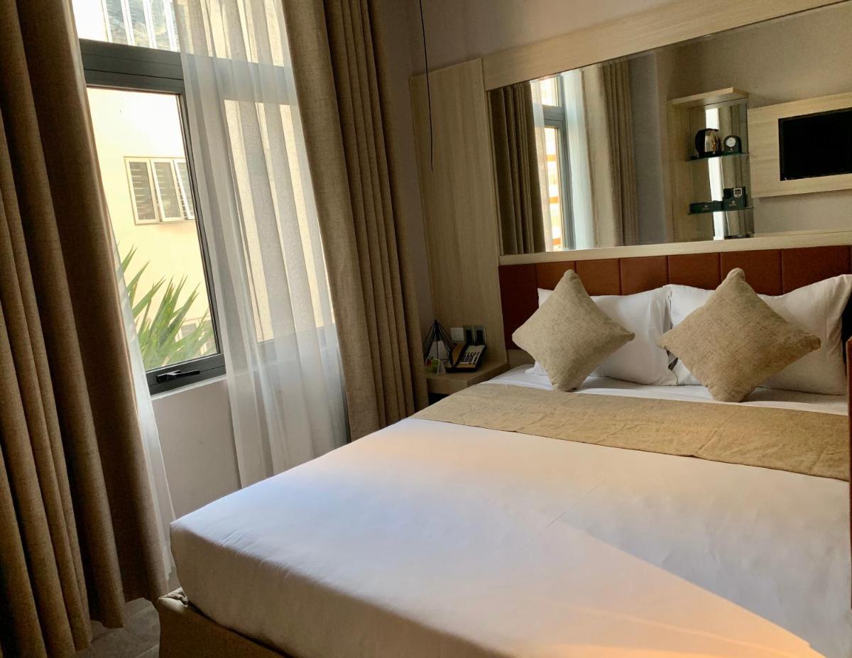 HOLIDAY 2 HOTEL