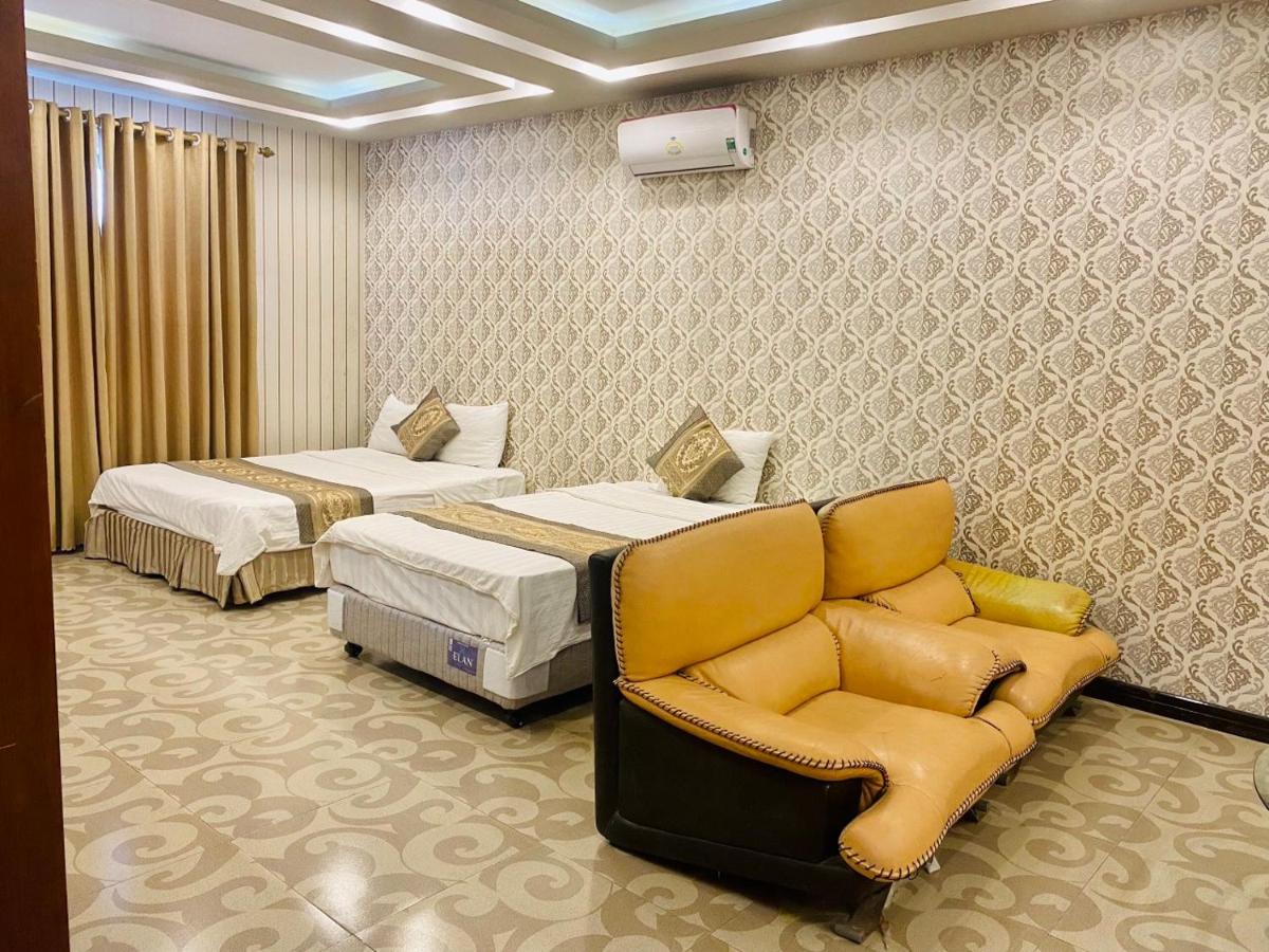 Holiday Hotel