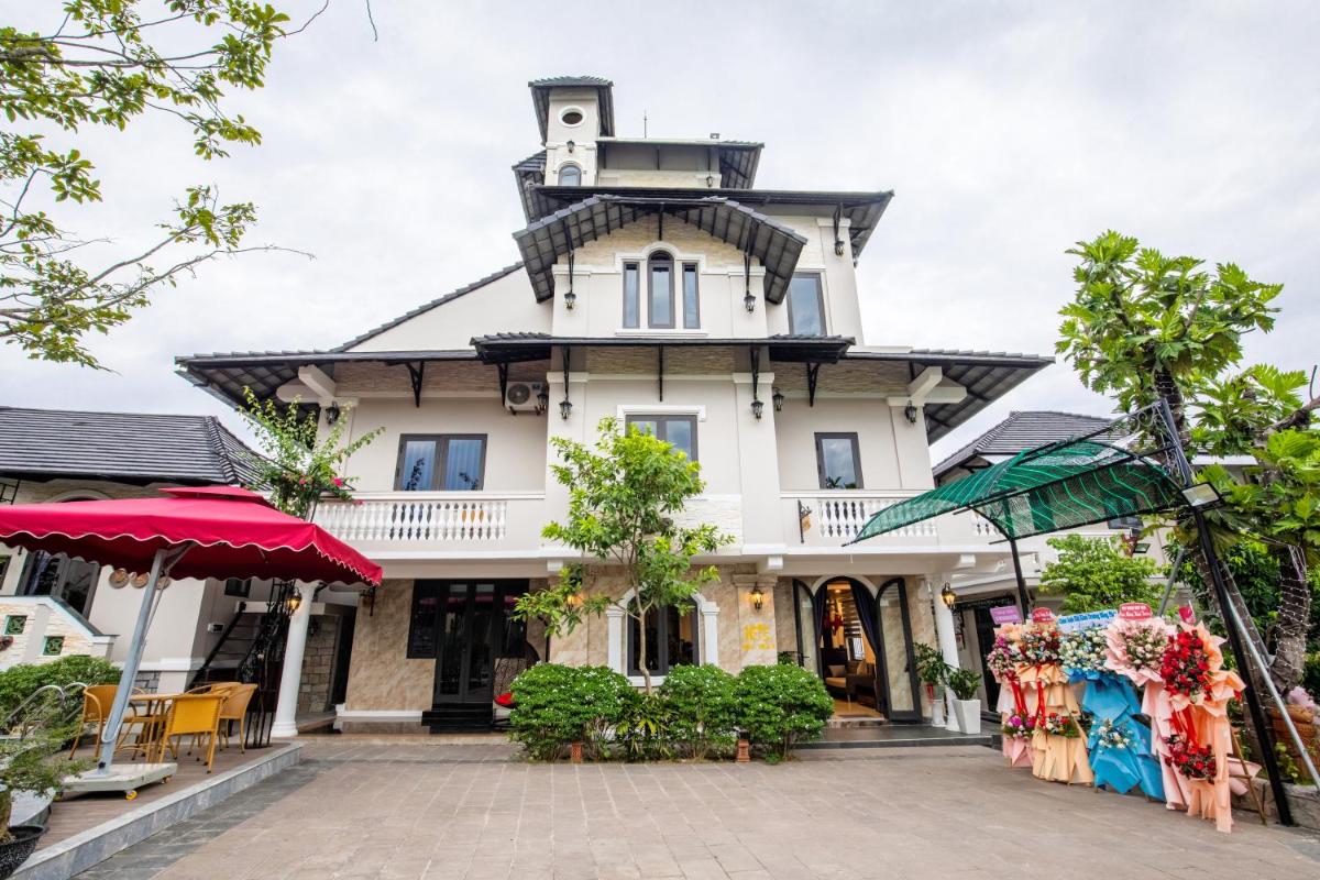 IRIS HILL VILLA
