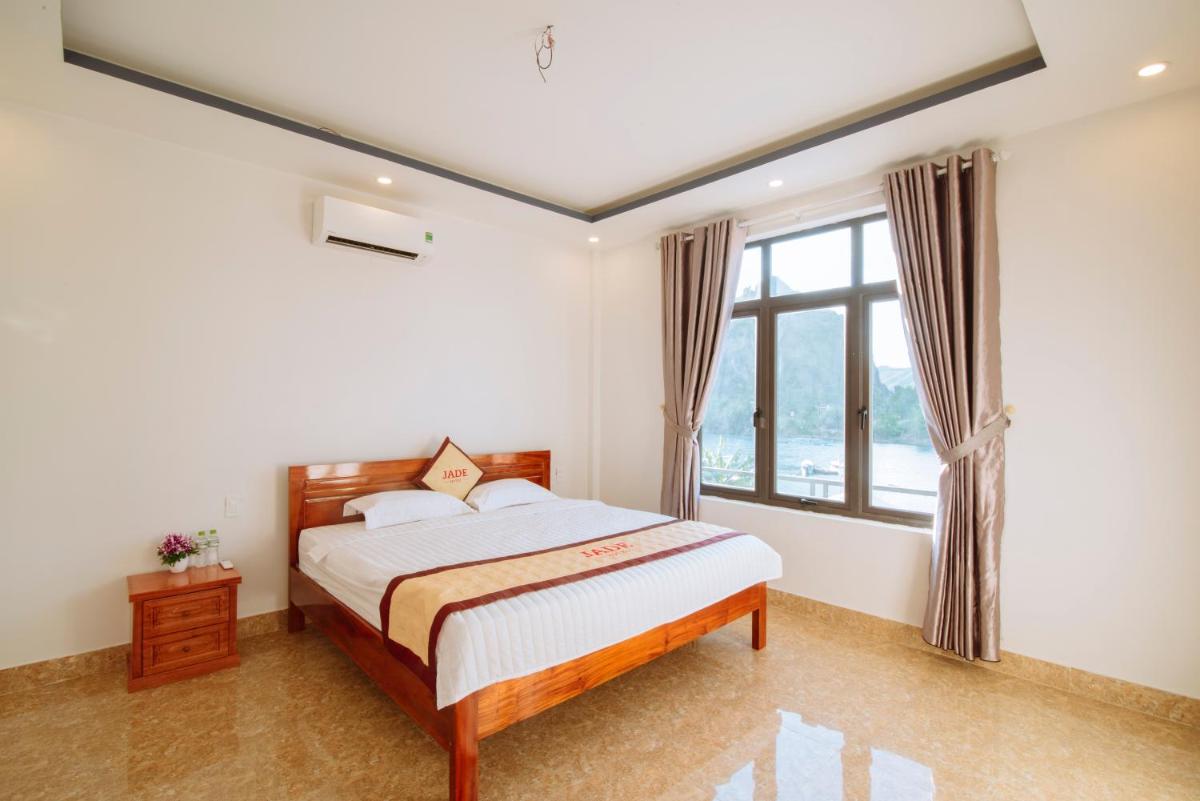 Jade Hotel