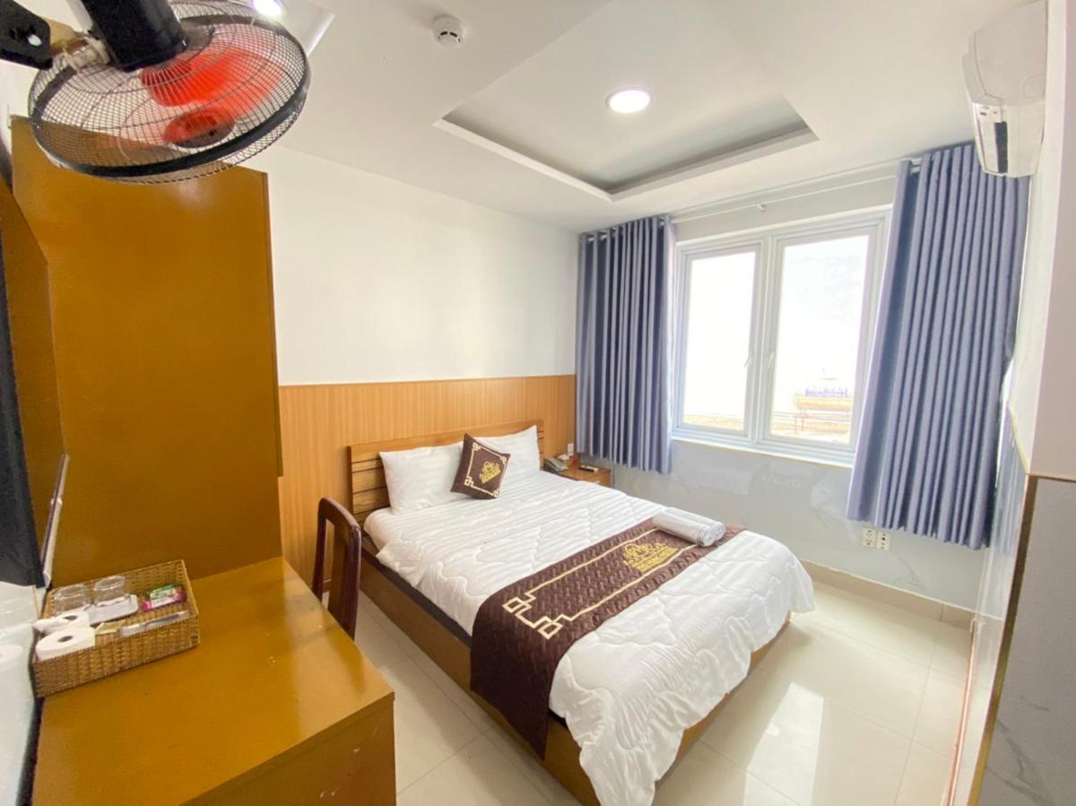 KHÁCH SẠN PHÚ HƯNG