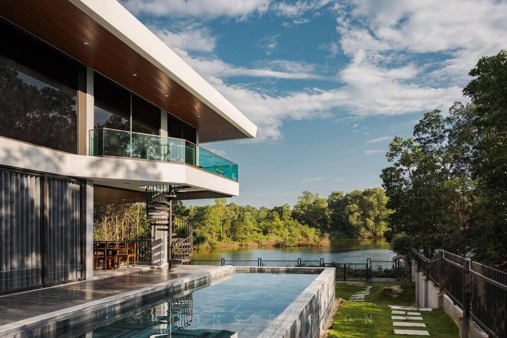 Lala Villa Ba Vì 1.000m² - View Hồ, Bể Bơi Riêng