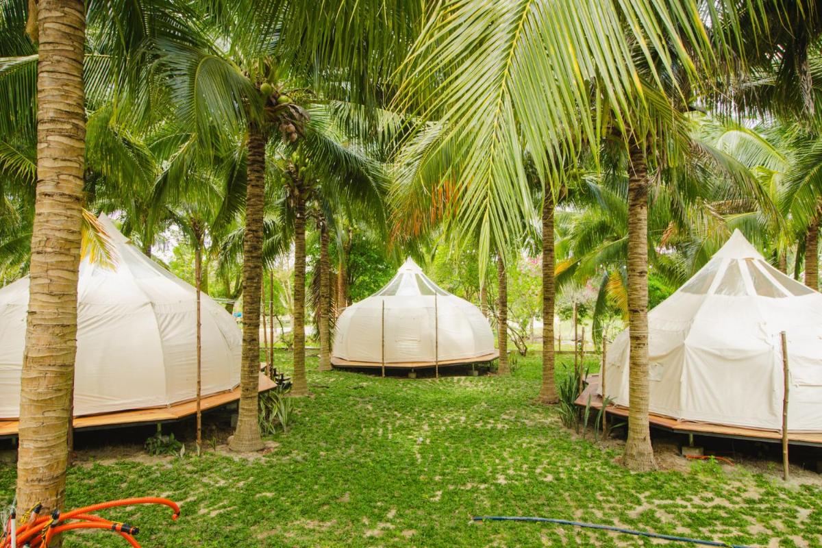 Làng Lá Retreats