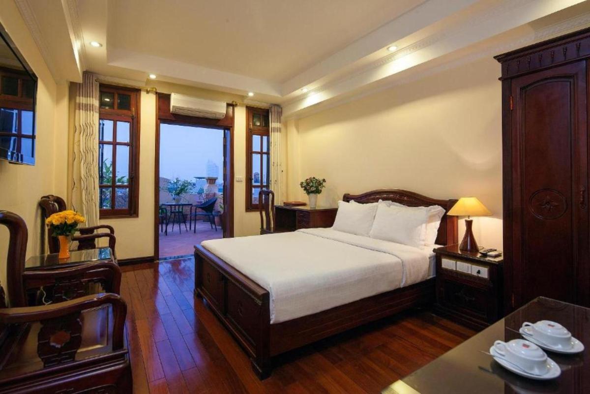 Lucky 3 Hotel & Travel