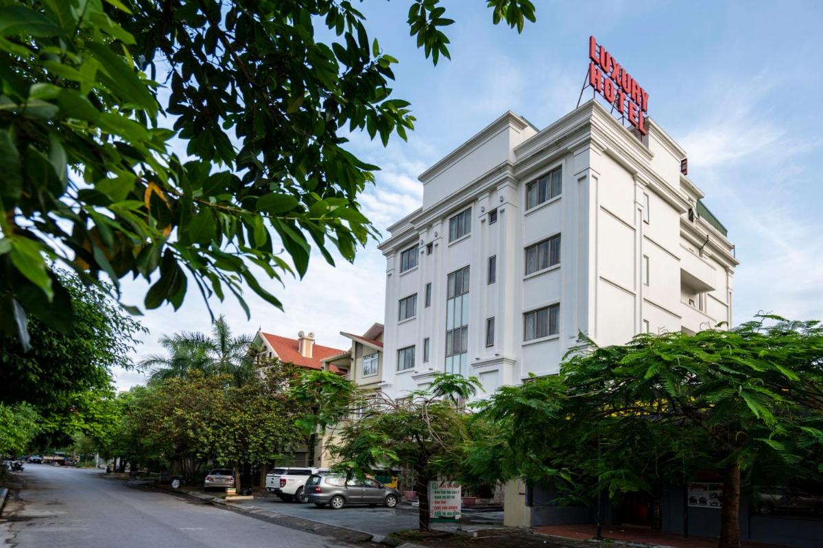 LUXURY HOTEL