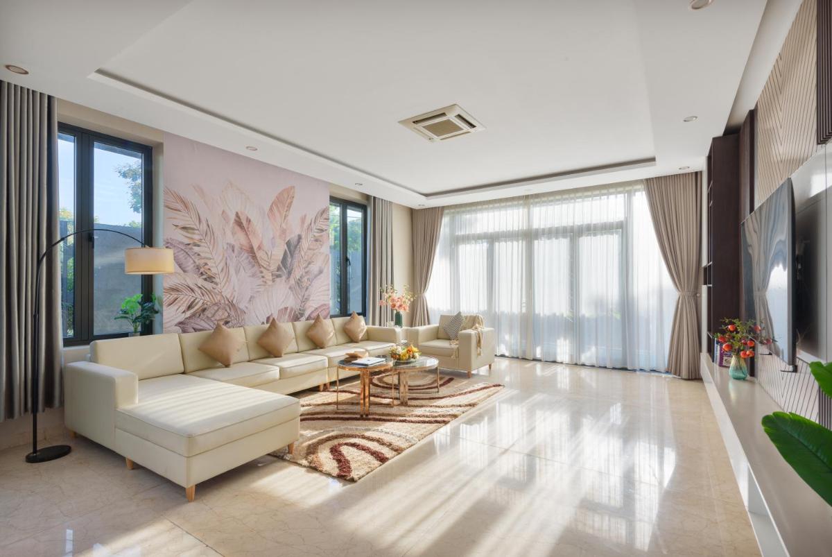 May Crystal Villa 5BR private pool near the beach