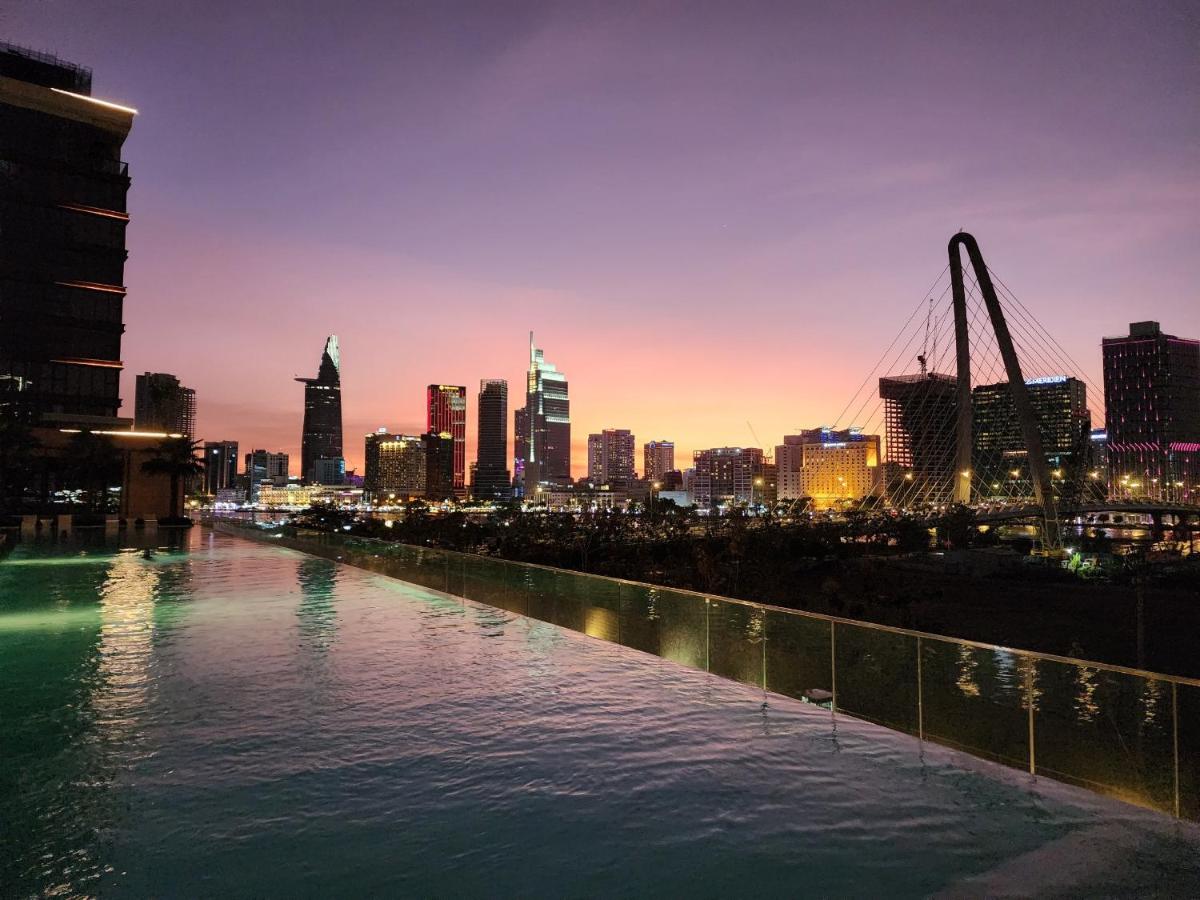 Metropole Thu Thiem, Amazing view apartments with infinity pool