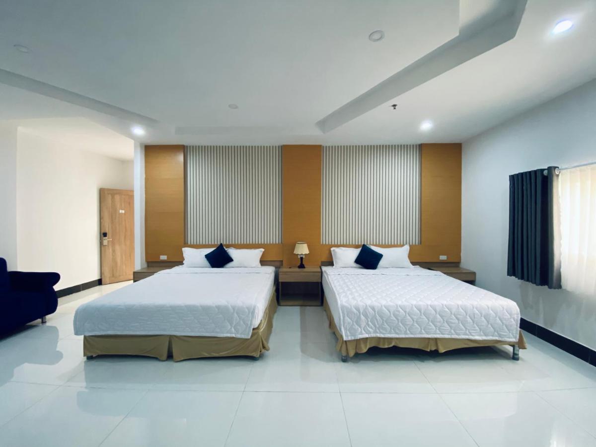 Miền Tây Hotel