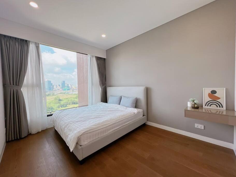 Million Dollar View Apartment