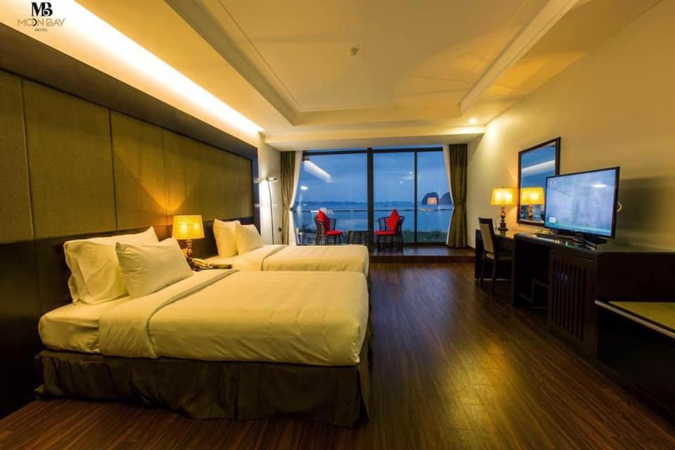 Moon Halo Hotel