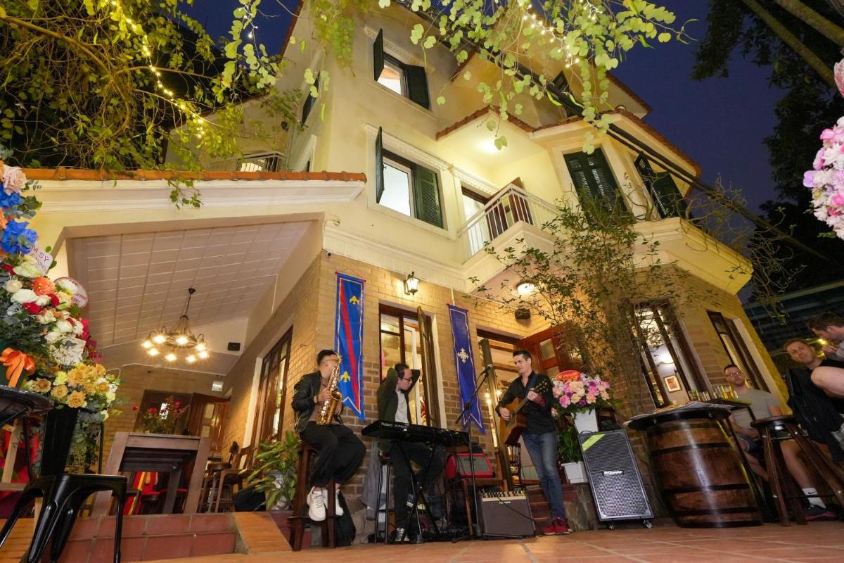 Musketeers Guest House