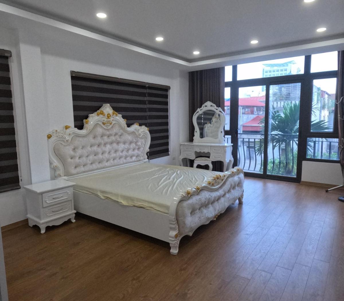 Nhà nguyên căn 5 tầng 4 phòng ngủ mới xây Khu vực Phạm Văn Đồng