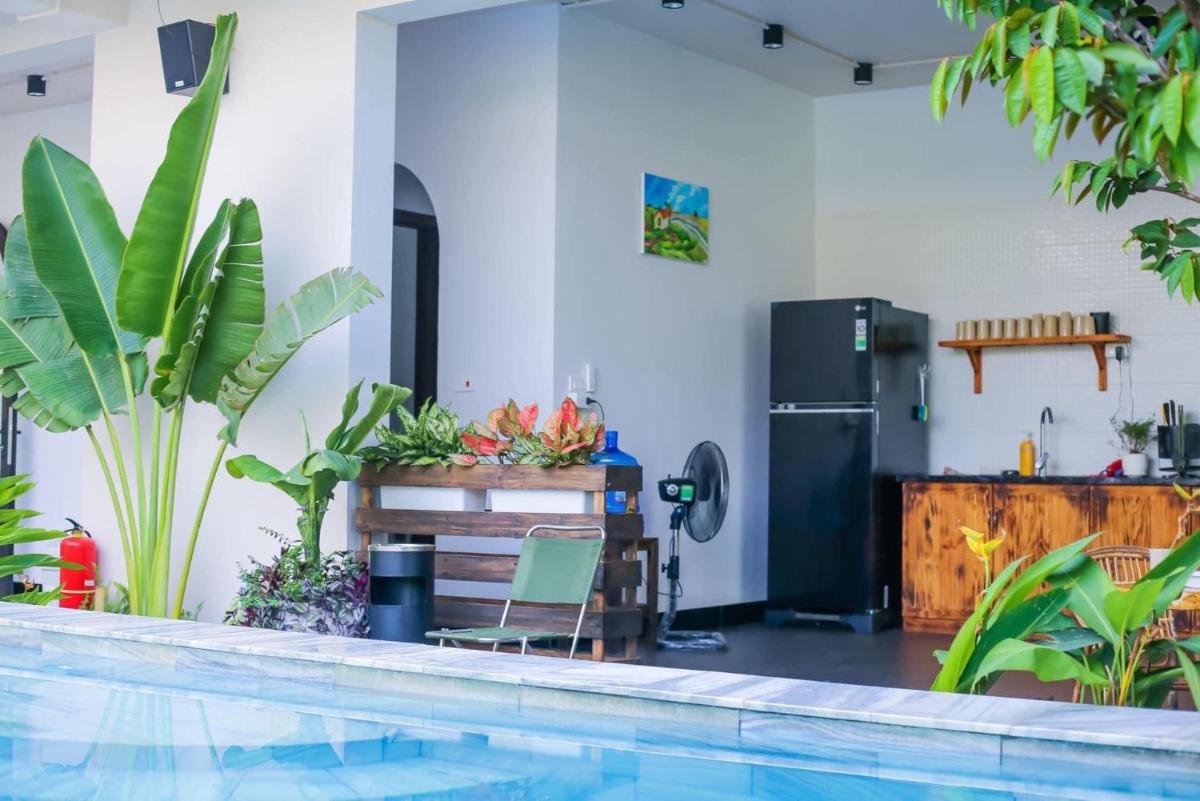 Ostrich homestay - Venue Travel