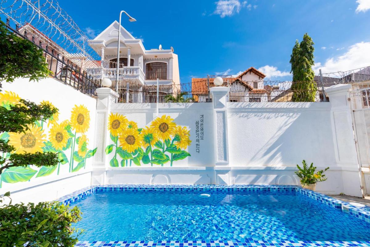 Palm Villa 3 - 5bedrooms
