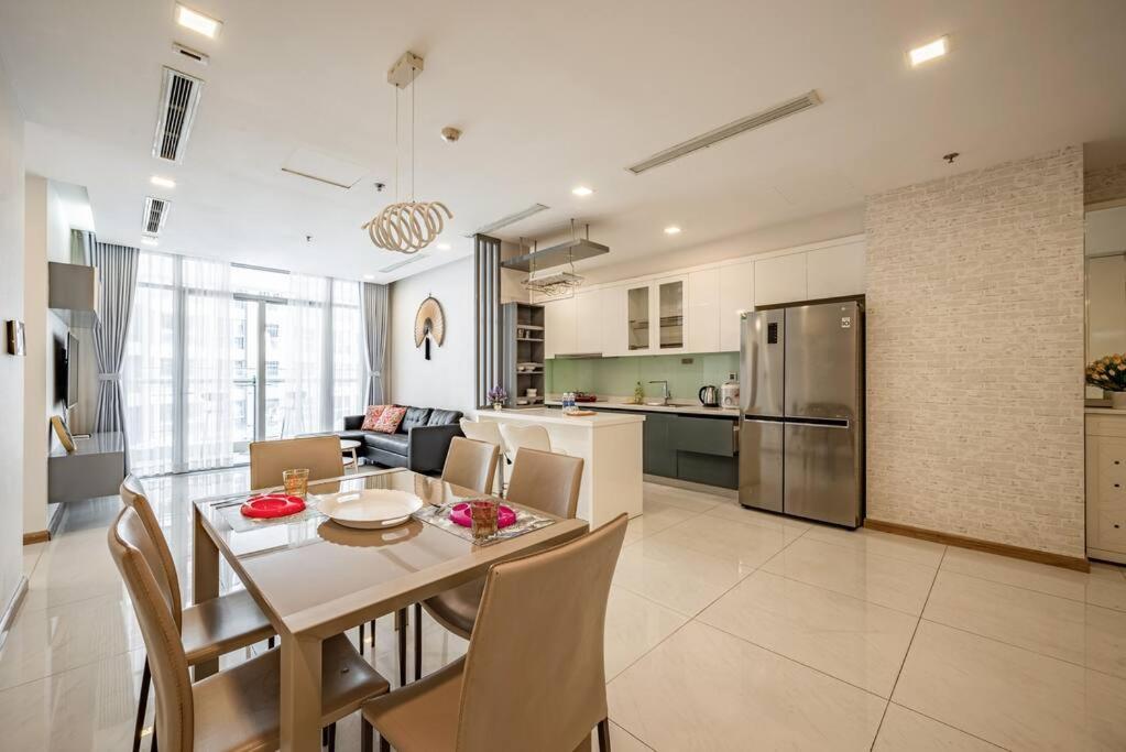 Park 2 Vinhomes Central Park 3BR- Riverfront Luxury Haven-Central, Spectacular Views