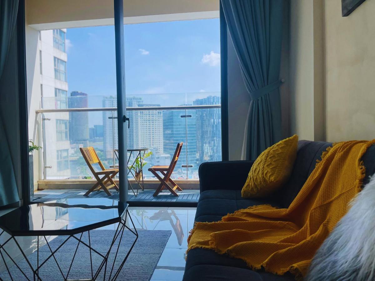 Pool View Central Midtown District 4 Millennium Apartment SaiGon Riverside