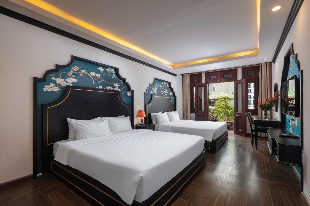 Queen Light Hotel
