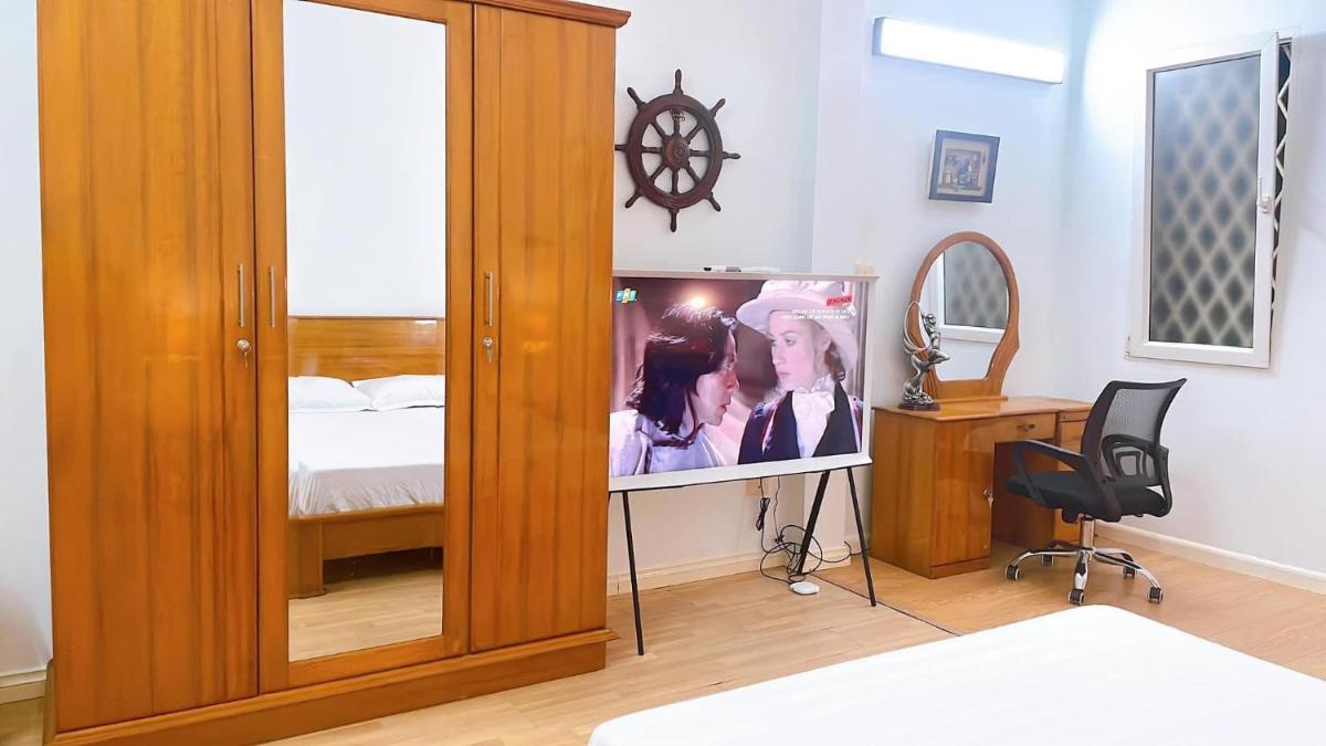 Room Opposite Hochiminh Museum