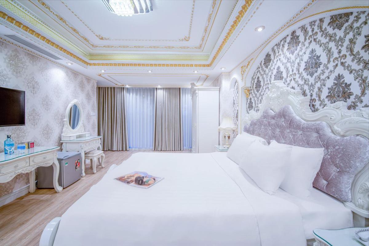 Royal Beach Hotel by THG