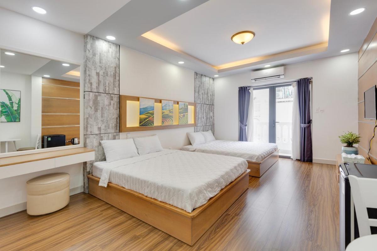 Saigon Authentic Hostel - Cozy Rooftop, Family Cooking Experience, FREE Walking Tour, Vietnamese Breakfast & Gym