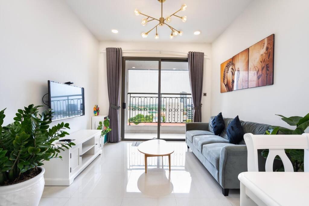 Saigon Royal 2br luxurious apartment with excellent view