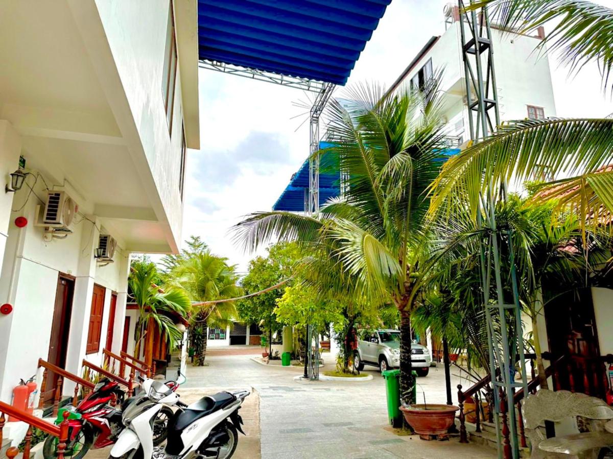 Sân Vườn Hotel Khánh Hòa