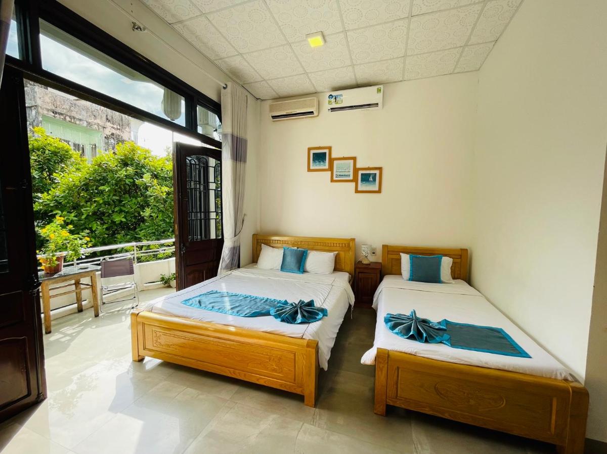 SHARK HOSTEL